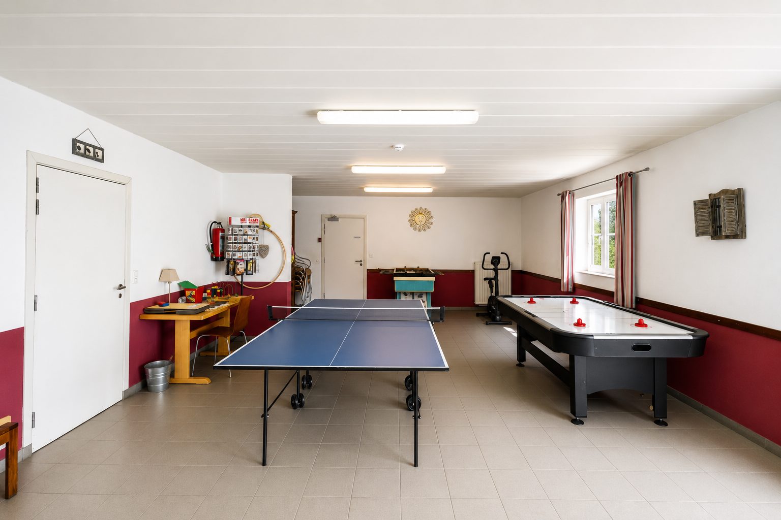Speelruimte met tafeltennis, airhockey en tafelvoetbal
